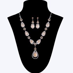 Absolutely Stunning! A Yellow Rhinestone Teardrop Necklace Set w/Rhinestones.